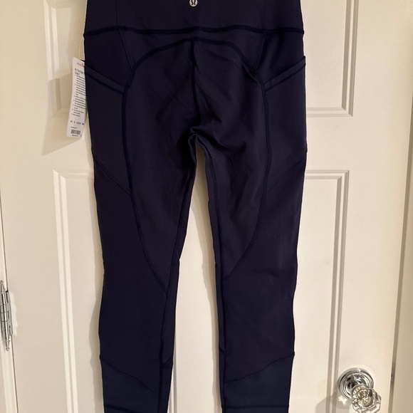 New With Tags Lululemon All The Right Places Crop ll SIze 10 - Picture 1 of 12